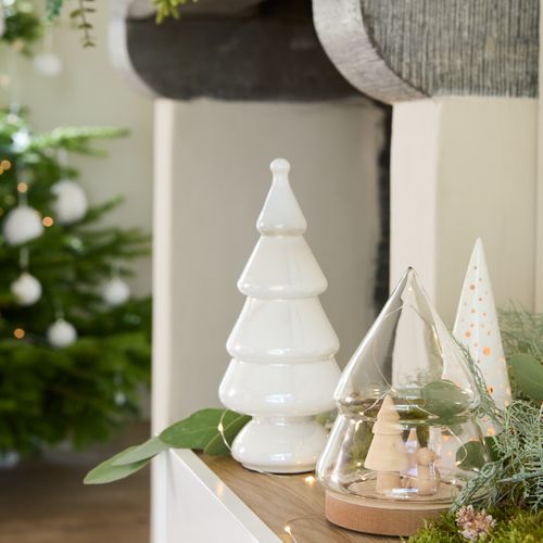 Sapin déco à poser H. 24 cm VALMON Blanc irisé vue d'ambiance 1