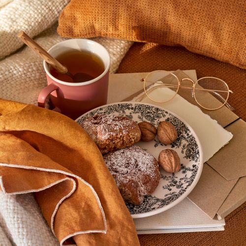 Assiette à dessert Ø 19,5 cm FLORALI Blanche et noire vue d'ambiance 1