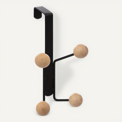 Comment fixer une patère sur une porte en bois ? Nos conseils