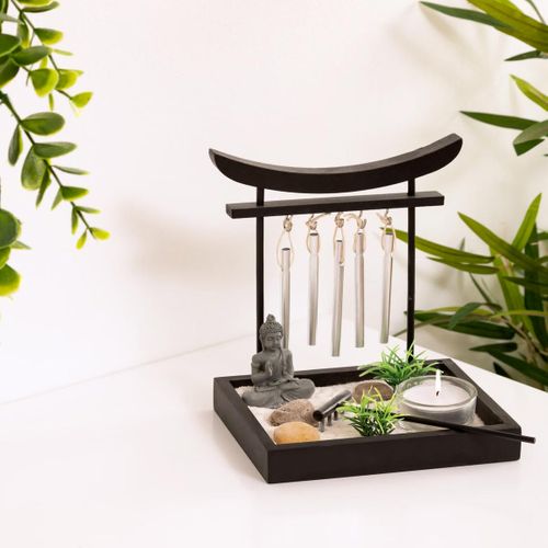Jardin Zen Bouddha Sur Un Plateau Avec Grelots, Photophore Et Décoration