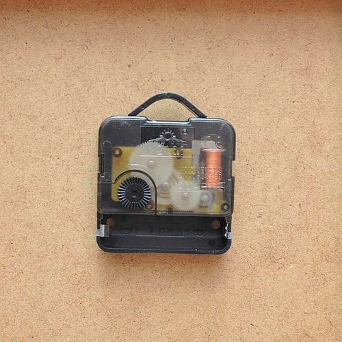 Horloge Murale En Bois Avec Cœur De Galets Pour La Maison 40 X 40 Cm Bois Clair