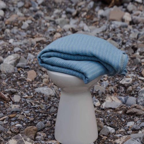 Plaid Evian Eau De Bleu 120 X 180 Cm Bleu Foncé