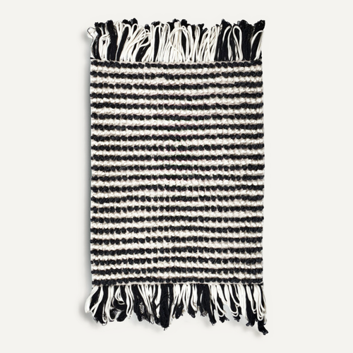 Tapis 60 X 80 Cm Texturé Noir Et Blanc Avec Franges Bicolores – Soho