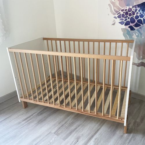 Matti Lit Bébé évolutif à Barreaux Pieds Droits Design Moderne Blanc/bois 120x60 Cm
