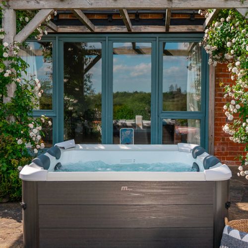 Spa Rigide Mspa 6 Places 4 Coussins Hydromassages. 8 Filtres + Bâche Incluse 180 Cm X 65 Cm