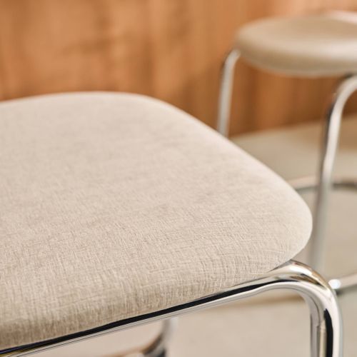 Lot De 2 Chaises Cantilever Arrondie Métal. Tissu Chenille Beige Et Pieds Chromés - L 47 X P 54.5 X