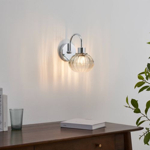 Petite Applique Murale Tendance Métal Chromé Et Verre Coloré - Seren