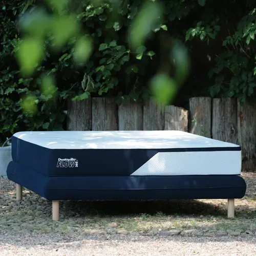 Matelas mousse 160x200 cm avec 4 cm de mousse mémoire de forme FLOW 300 ép. 22 cm vue d'ambiance 1