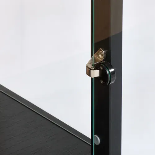 Vitrine 2 portes avec LED KARLA imitation chêne et noir vue accessoires