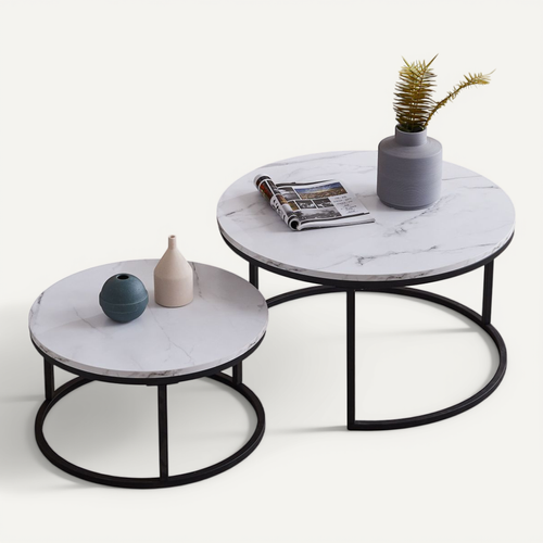 Ensemble De Deux Tables Basses Gigognes Rondes Avec Cadres En Métal Noir Et Plateaux En Marbre Blanc