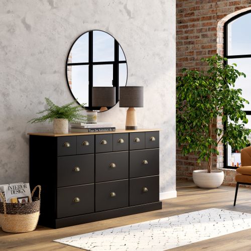 Range-tout 9 tiroirs STANFORD noir et pin vue d'ambiance 1