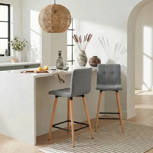 Lot de 2 tabourets de bar H. 63 cm MEVIK gris foncé vue d'ambiance 1