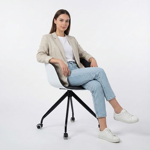Chaise De Bureau Blanche Rembourrée Avec Accoudoirs Et Roues Orange