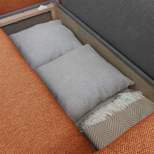 Canapé d'angle méridienne LILOU tissu brique vue accessoires