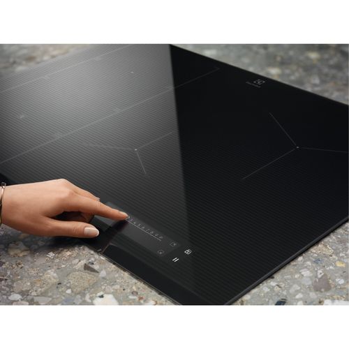 Table induction ELECTROLUX EIS6448