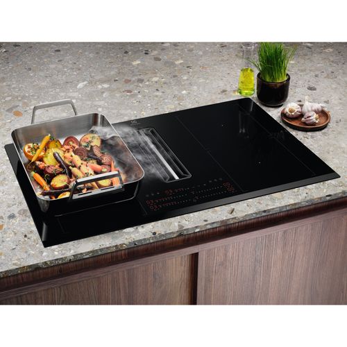 Table induction aspirante ELECTROLUX TABINDU KCC84450 83 cm vue d'ambiance 1