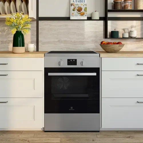 Cuisinière induction ELECTROLUX EKI653955X vue d'ambiance 1