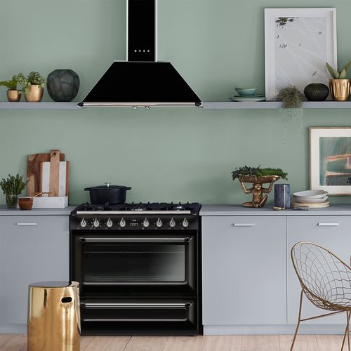 Hotte décorative SMEG KT90BLE 90cm noir vue d'ambiance 1