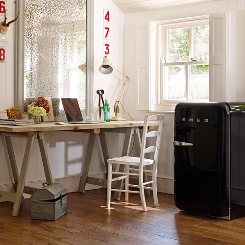 Réfrigérateur 1 porte SMEG FAB10HRBL6 135L noir vue d'ambiance 1