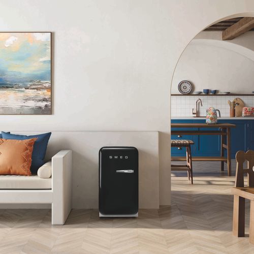 Réfrigérateur 1 porte SMEG FAB5LBL6 34L noir vue d'ambiance 1