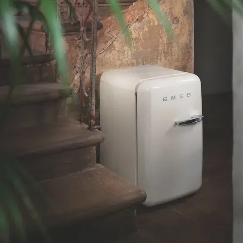 Réfrigérateur 1 porte SMEG FAB5LCR6 34L crème vue d'ambiance 1