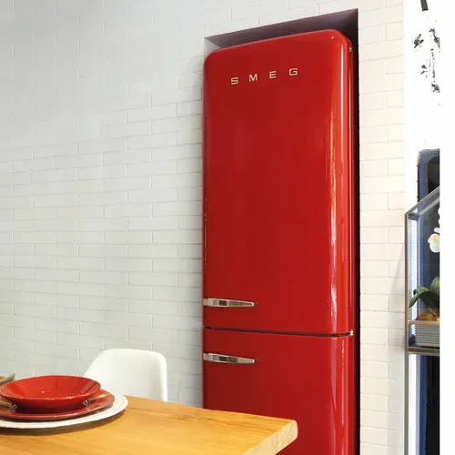 Combiné SMEG FAB32RRD6 331L Rouge vue d'ambiance 1