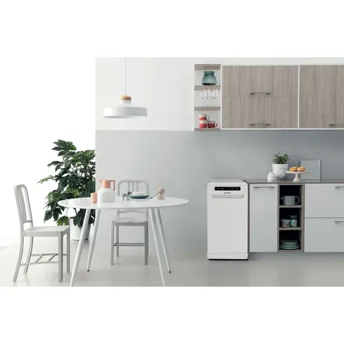 Lave-vaisselle pose libre INDESIT IN2FD10CS70W 45cm Blanc vue d'ambiance 1