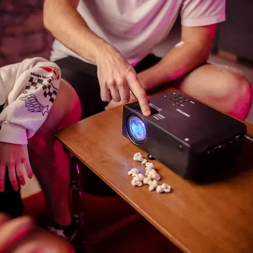 Vidéoprojecteur Cinéma Deluxe WiFi - 7 000 Lumens - Télécommande - HDMI, USB, AV IN, MicroSD