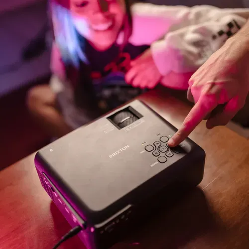 Vidéoprojecteur Cinéma Deluxe WiFi - 7 000 Lumens - Télécommande - HDMI, USB, AV IN, MicroSD