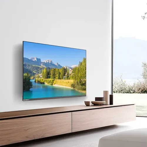 Téléviseur 4K 43'' 108 cm CHIQ U43QM10V - QLED - SmartTV vue d'ambiance 1