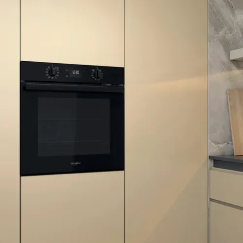 Four encastrable WHIRLPOOL OMR581RR1B 71L vue d'ambiance 1