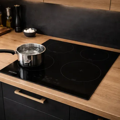 Table de cuisson induction DAEWOO BH6ITF37BNM 4 foyers Noir vue d'ambiance 1