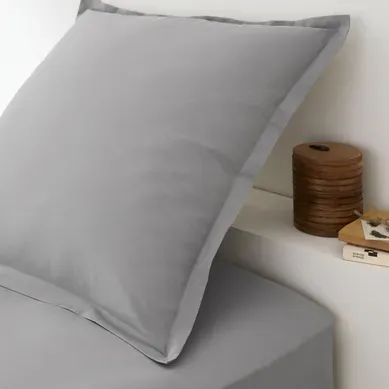 2 taies d'oreillers 63x63 cm DREAMEA CAMILLE gris 2 taies d'oreillers 63x63 cm DREAMEA CAMILLE gris vue d'ambiance 1