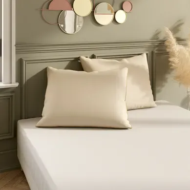 2 taies d'oreiller 50x70cm DREAMEA PERCALE BEIGE 2 taies d'oreiller 50x70cm DREAMEA PERCALE BEIGE vue d'ambiance 1
