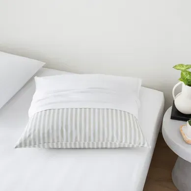 Lot De 2 Protège Oreillers Imperméable Et Respirant 65 X 65 Cm Blanc Lot De 2 Protège Oreillers Imperméable Et Respirant 65 X 65 Cm Blanc