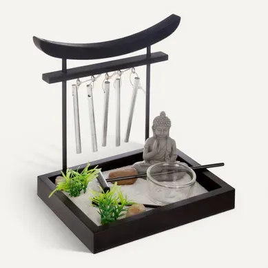 Jardin Zen Bouddha Sur Un Plateau Avec Grelots, Photophore Et Décoration
