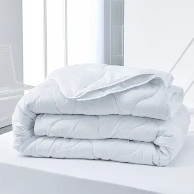 Couette 4 Saisons Synthétique 2 Personnes Essential 240x260 Cm Blanc