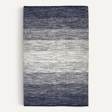 Tapis 140 X 200 Cm Coton Brodé Avec Dégradé De Bleu Vieilli – Saphir Tapis 140 X 200 Cm Coton Brodé Avec Dégradé De Bleu Vieilli – Saphir