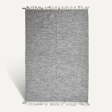 Tapis 120 X 180 Cm En Coton Brodé De Motifs Chevrons Gris Clair – Glow Tapis 120 X 180 Cm En Coton Brodé De Motifs Chevrons Gris Clair – Glow