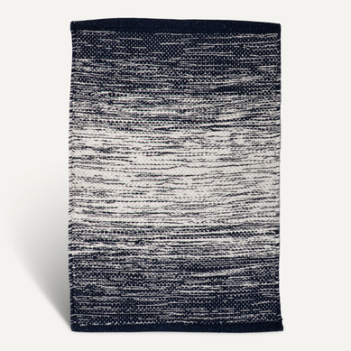 Tapis 40 X 60 Cm En Coton Brodé Avec Dégradé De Bleu Vieilli – Saphir Tapis 40 X 60 Cm En Coton Brodé Avec Dégradé De Bleu Vieilli – Saphir