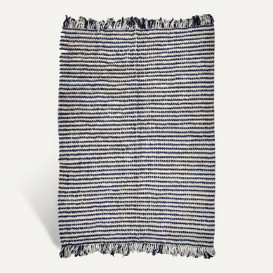 Tapis 160 X 230 Cm Texturé Bleu Marine Et Blanc Avec Franges – Soho Tapis 160 X 230 Cm Texturé Bleu Marine Et Blanc Avec Franges – Soho