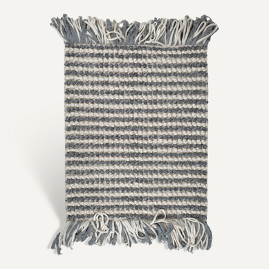 Tapis 60 X 80 Cm Texturé Gris Clair Et Blanc Avec Franges – Soho Tapis 60 X 80 Cm Texturé Gris Clair Et Blanc Avec Franges – Soho