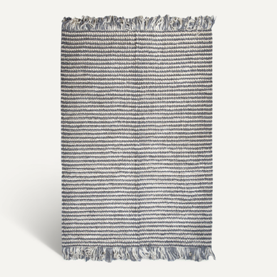 Tapis 140 X 200 Cm Texturé Gris Clair Et Blanc Avec Franges – Soho Tapis 140 X 200 Cm Texturé Gris Clair Et Blanc Avec Franges – Soho