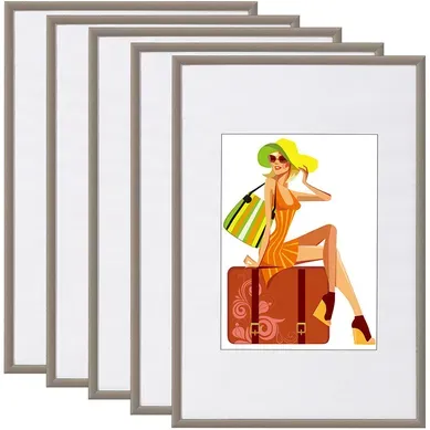 Lot De 5 Cadre De Photo En Plastique Et Vitre. Cadre Photo Avec Passe-partique. 18x24cm. Acier Lot De 5 Cadre De Photo En Plastique Et Vitre. Cadre Photo Avec Passe-partique. 18x24cm. Acier