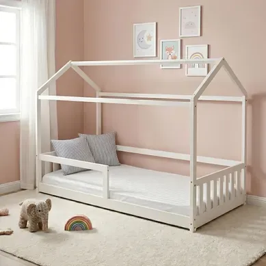 Lit cabane 90x190 cm en pin massif avec sommier RUBY blanc Lit cabane 90x190 cm en pin massif avec sommier RUBY blanc vue d'ambiance 1