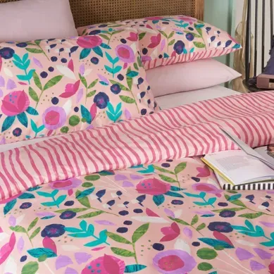 Parure De Lit 240x260 Cm Percale De Coton Floral Collage Rose - Kate Merritt Parure De Lit 240x260 Cm Percale De Coton Floral Collage Rose - Kate Merritt