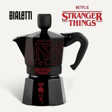 Moka Express Stranger Things 3 Tasses (130 Ml) - Aluminium, Bouton Musical USB‑c Moka Express Stranger Things 3 Tasses (130 Ml) - Aluminium, Bouton Musical USB‑c